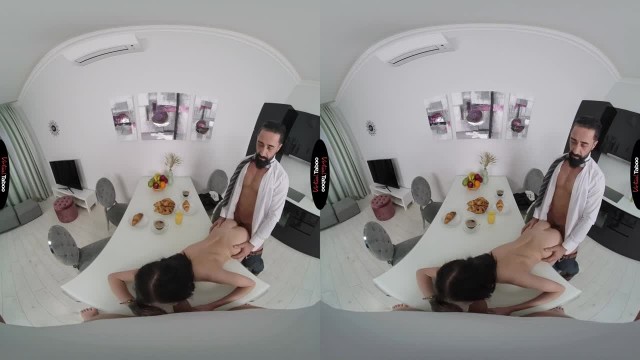 Радость тройника в виртуальных очках