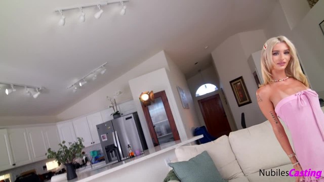 Сестрички, собственно, и нужны для секса втроём