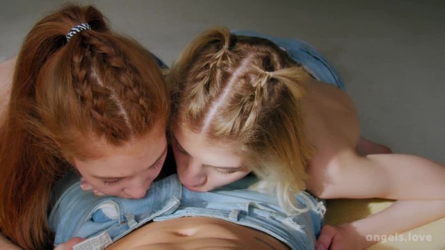 Две искорки от девчонок, что жгут чувака изнутри